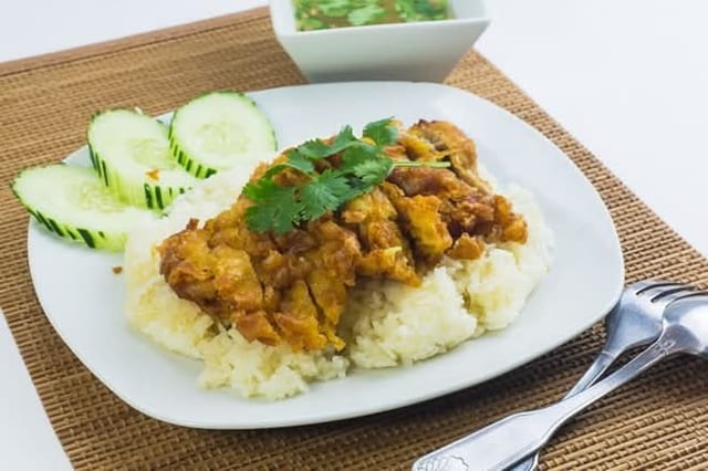 Kao-Mun-Kai-Tod (Fried Chicken Over Rice).